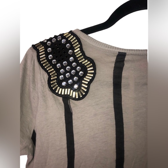 NEW Sass & Bide Lightweight Gray/ Tan Striped Beaded Shoulder Tee Size Small - Picture 6 of 7